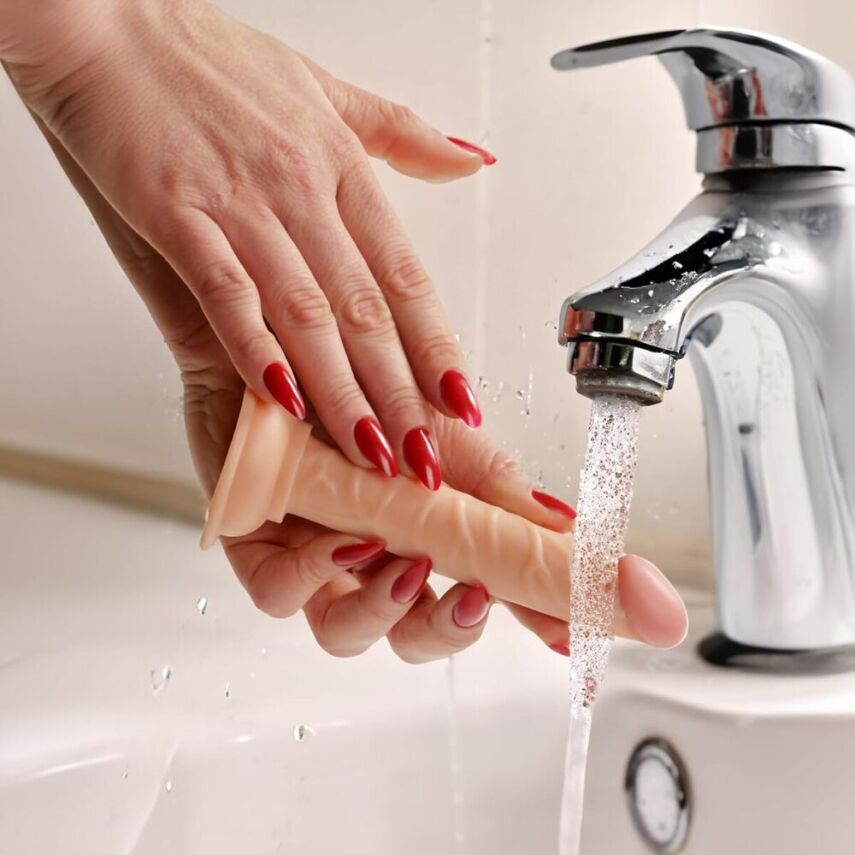 En Ucuz Takma Penis 50 Ml Gül Kokulu Kaydırıcı Yağ Hediyeli - 1